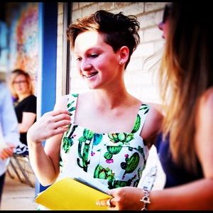 Meet your Posher, Maxine